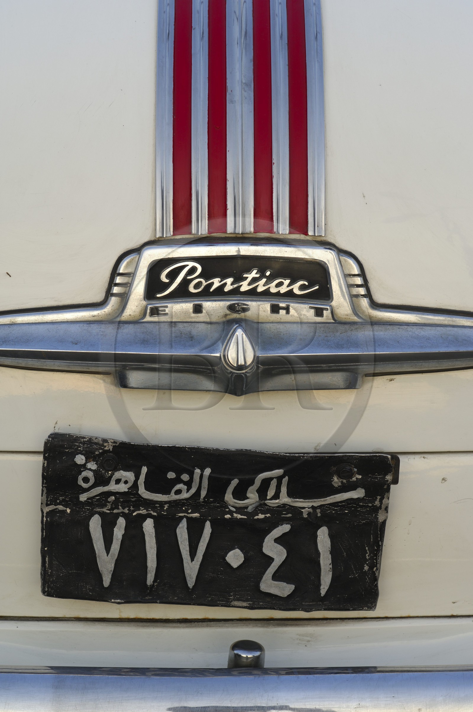 Egypte, Le Caire, vieille voiture américaine de marque Pontiac