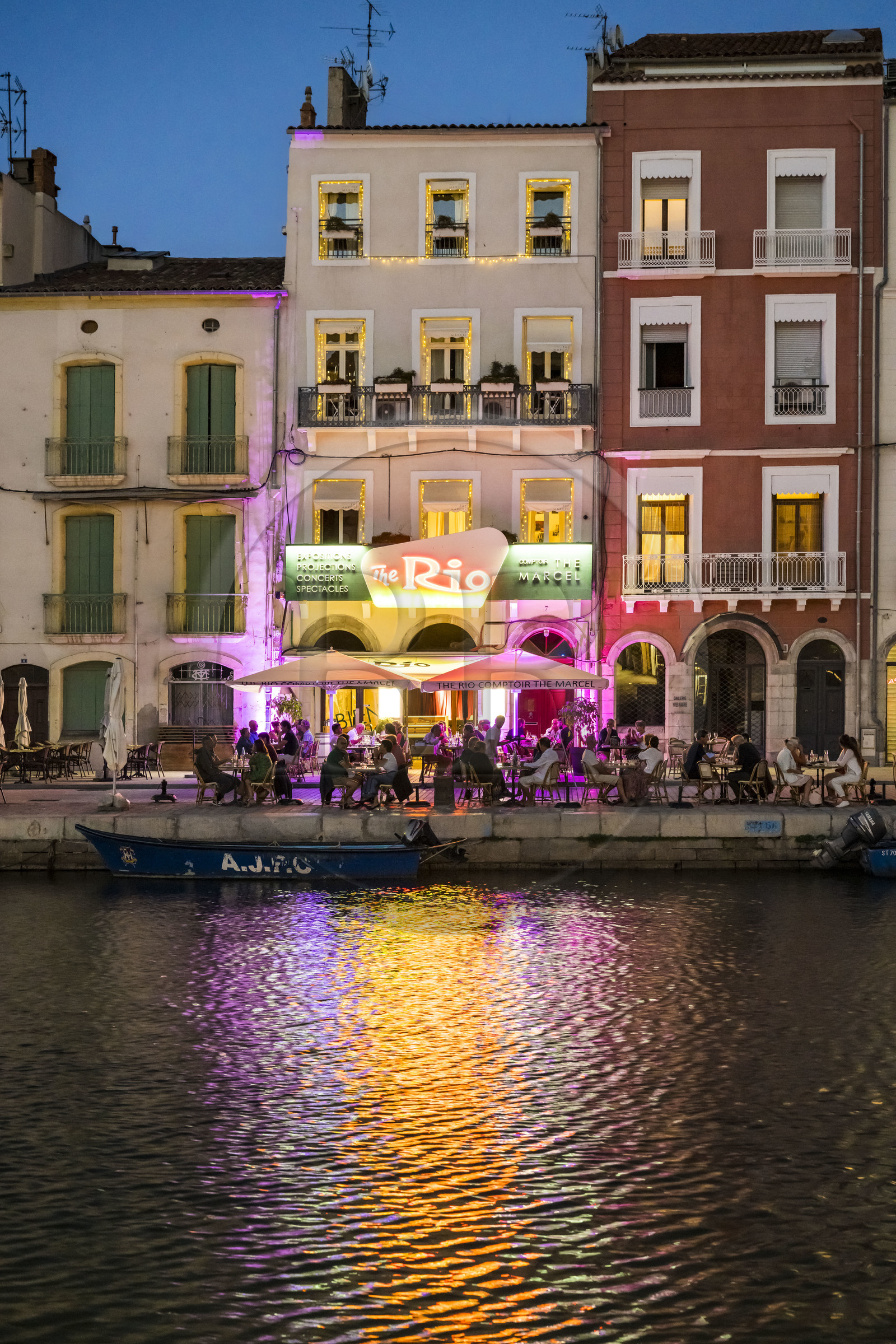 France, Hérault (34), Sète, Canal royal dans le Cadre royal, suites d'artistes The Marcel au-dessus de l'ancien cinéma le Rio sur le quai Léopold Suquet