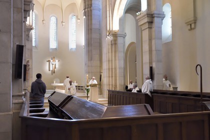 France, Alpes-Maritimes (06), Cannes, Iles de Lérins, Ile de Saint-Honorat, Abbaye de Lérins, l'église abbatiale et le monastère