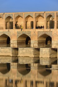 Iran, province d'Ispahan, Ispahan, Pont Khaju sur la rivière Zayandeh