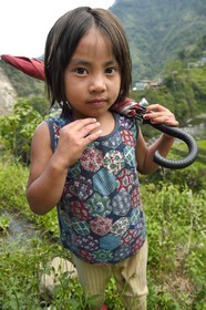 Philippines, Ifugao province, Banaue region, village of Cambulo, little girl with an umbrella