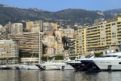 Principauté de Monaco, Monaco, yachts amarrés à port Hercule