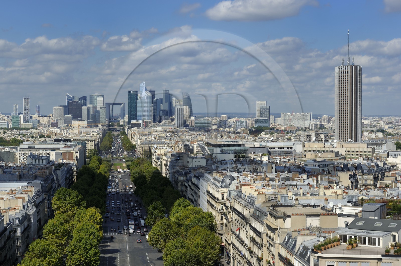 France, Paris (75), l'axe royal de la Concorde à La Défense, avenue de la Grande Armée, vu du haut de l'Arc de Triomphe