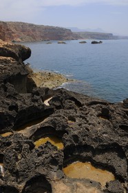 Maroc, région de l'Oriental, falaises de la Mer Rouge à l'ouest de Mediterrania Saïdia