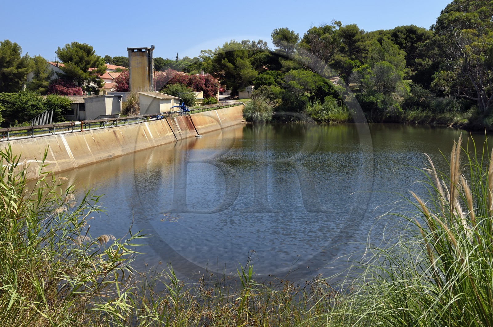 France, Var (83), Iles d'Hyères, Parc national de Port Cros, Ile du Levant, Base-Vie dans zone militaire, barrage dit des enfants car construits par les enfants de la colonie agricole pénitentiaire de Saint-Anne