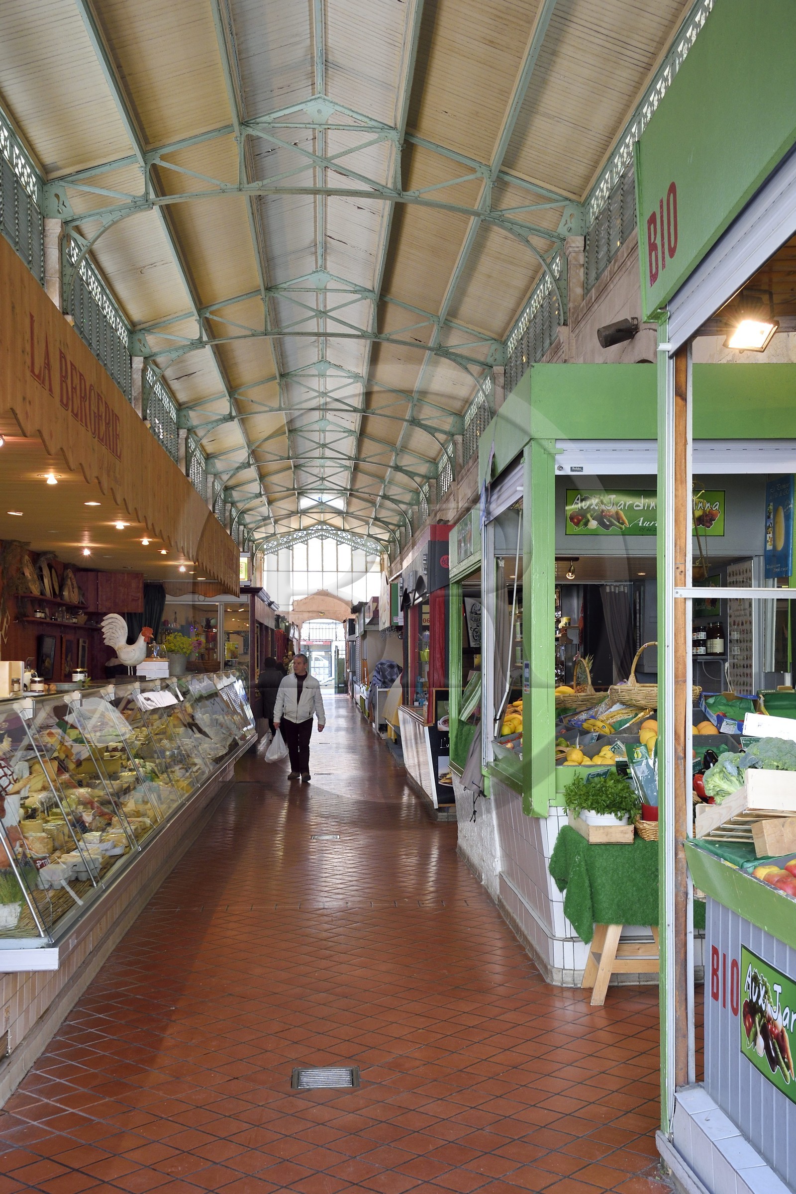 France, Charente-Maritime (17), La Rochelle, le marché couvert