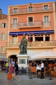 France, Var, Saint-Tropez, statue of vice-admiral Suffren and facade of the Sube hotel on Suffren wharf on the port