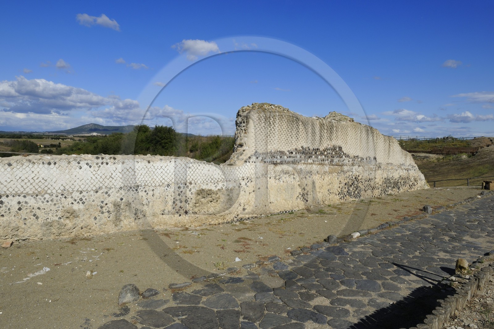 Italie, Latium, province de Viterbe, Montalto di Castro, antique cité étrusque de Vulci, les vestiges de la ville antique et de ses murs