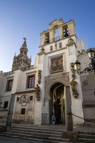 Espagne, Andalousie, Séville, la cathédrale, classé Patrimoine Mondial de l'UNESCO, porte du Patio de los Naranjos et la tour Giralda