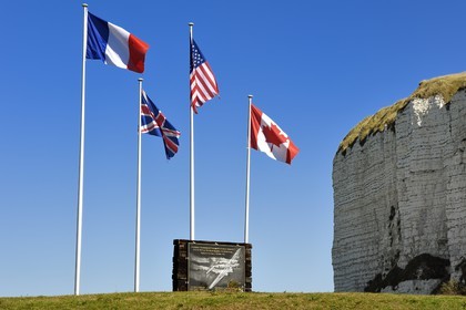 France, Seine-Maritime (76), Côte d'Albatre, Pays de Caux, Veulettes-sur-Mer, stèle commémorative du bombardier B17 abattu pendant la seconde guerre mondiale