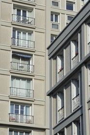 France, Seine-Maritime (76), Le Havre, Centre-ville reconstruit du Havre par Auguste Perret classé Patrimoine Mondial de l'UNESCO, détail de la façade des immeubles Perret de la Porte Océane au bout de l'avenue Foch