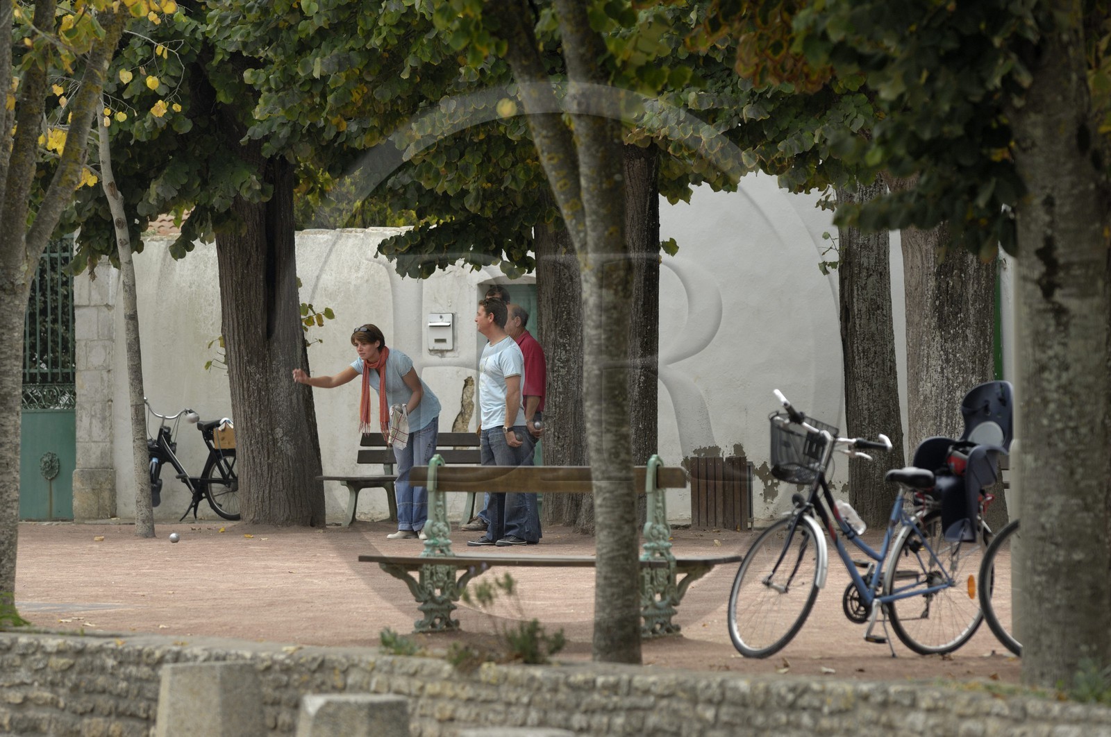France, Charente-Maritime (17), ile de Ré, place centrale de Loix