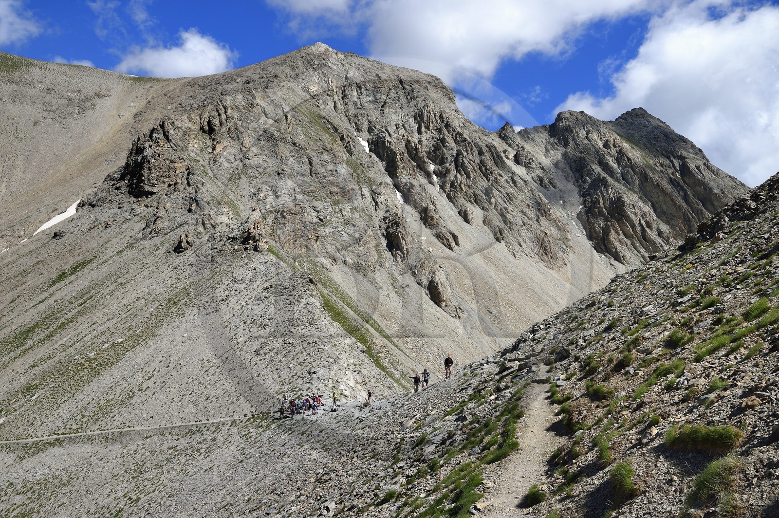 France, Alpes-de-Haute-Provence (04), Uvernet-Fours, parc national du Mercantour, vallée de l'Ubaye, sentier de randonnée du circuit des lacs au col de la Petite Cayolle (2639 m) au pied de la montagne du Trou de l’Aigle