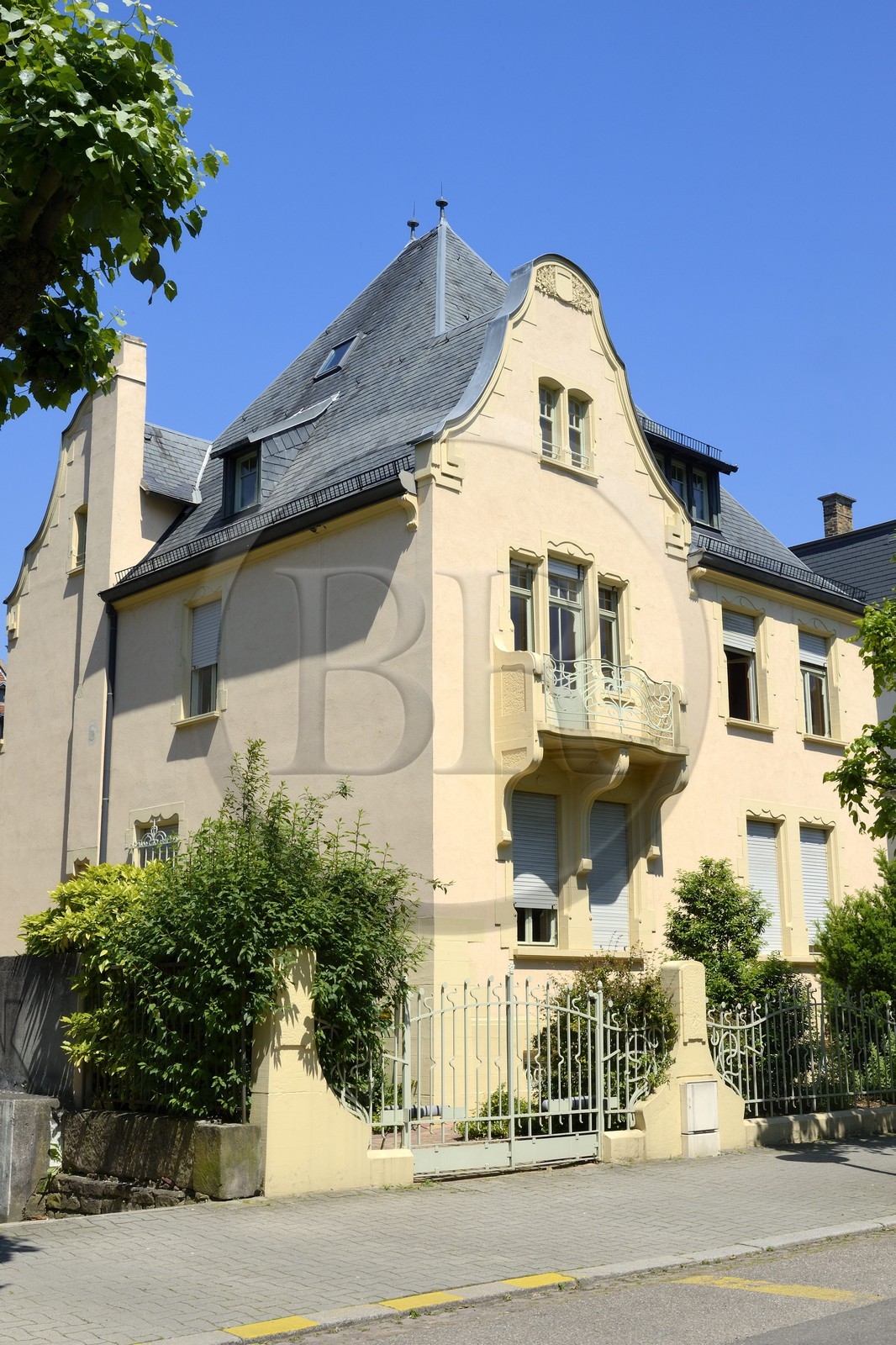 France, Bas-Rhin (67), Strasbourg, quartier de la Neustadt datant de la periode allemande, villa Mathy au 1 rue Herder de l'architecte Richard Kuder (1902) de style Art Nouveau