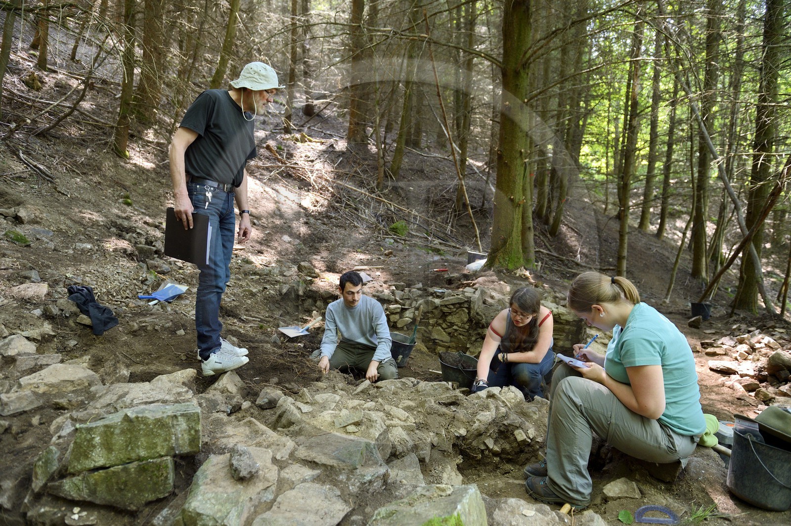 France, Haut-Rhin (68), Sainte-Marie-aux-Mines, champ de fouilles archéologiques d'une forge et habitation en bordure d'une mine d'argent à Berg Armo