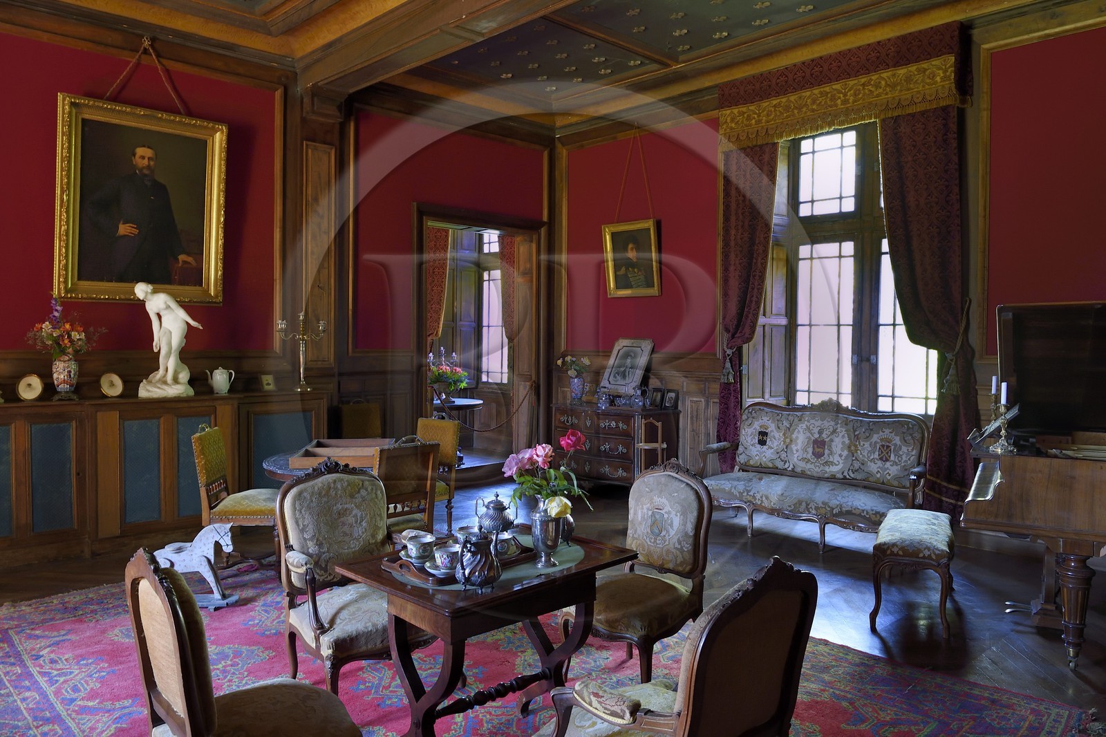 France, Dordogne (24), Ribagnac, chateau de Bridoire, le salon