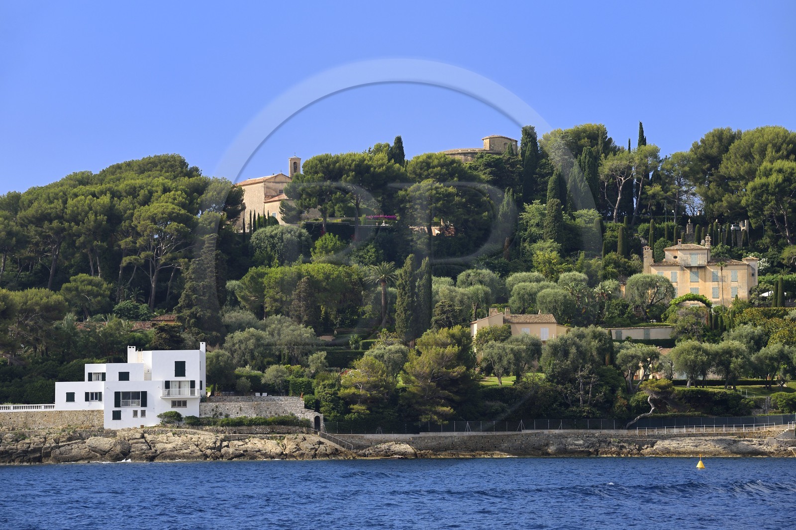 France, Alpes-Maritimes (06), Saint-Jean-Cap-Ferrat, pointe de Saint-Hospice, la chapelle Saint-Hospice et le sentier du littoral
