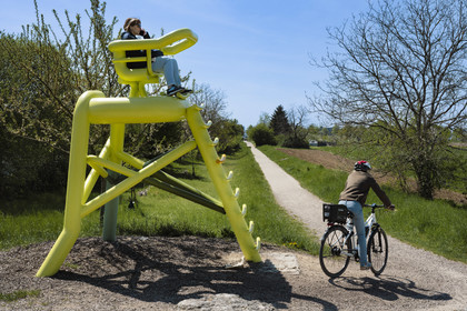 Allemagne, Bade-Wurtemberg, Weil am Rhein près de Bâle, le Rehberger-Weg de l'artiste Tobias Rehberger long de cinq kilomètres environ relie deux pays, deux communes et deux musées entre la Fondation Beyeler et le Vitra Campus, Affut Perché