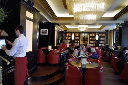 France, Paris (75), Carrefour de l'Odéon, Café les Editeurs