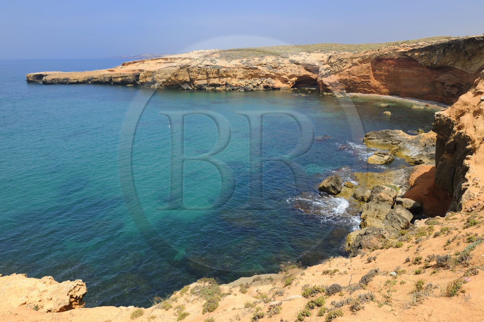 Maroc, région de l'Oriental, falaises de la Mer Rouge à l'ouest de Mediterrania Saïdia