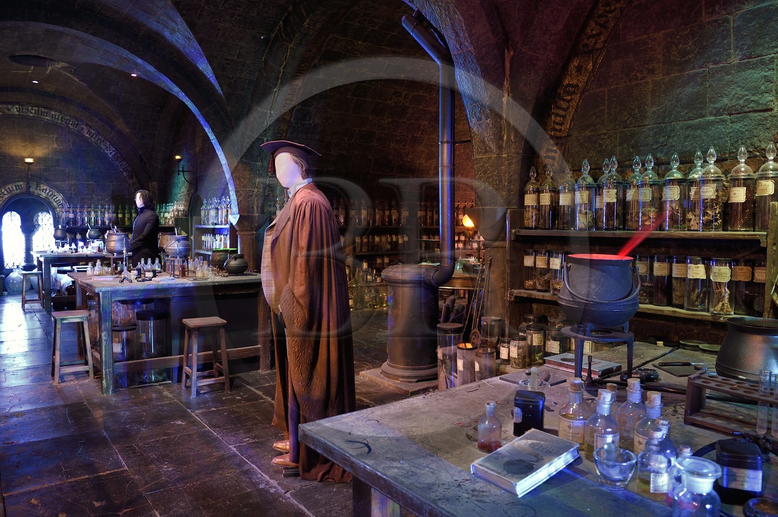 Royaume-Uni, Hertfordshire, Leavesden, Leavesden Film Studios, Harry Potter Studio Tour London, les coulisses du tournage des 8 films de Harry Potter, classe des potions magiques