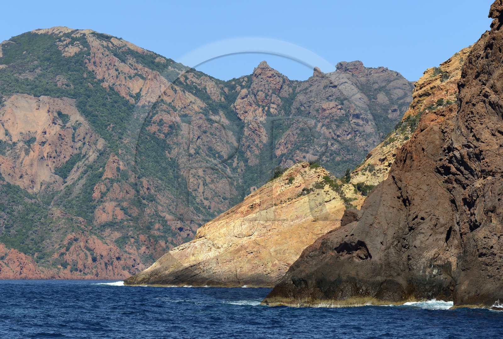 France, Corse-du-Sud (2A), Golfe de Girolata, classé Patrimoine Mondial de l'UNESCO, et le Capo Senino au premier plan