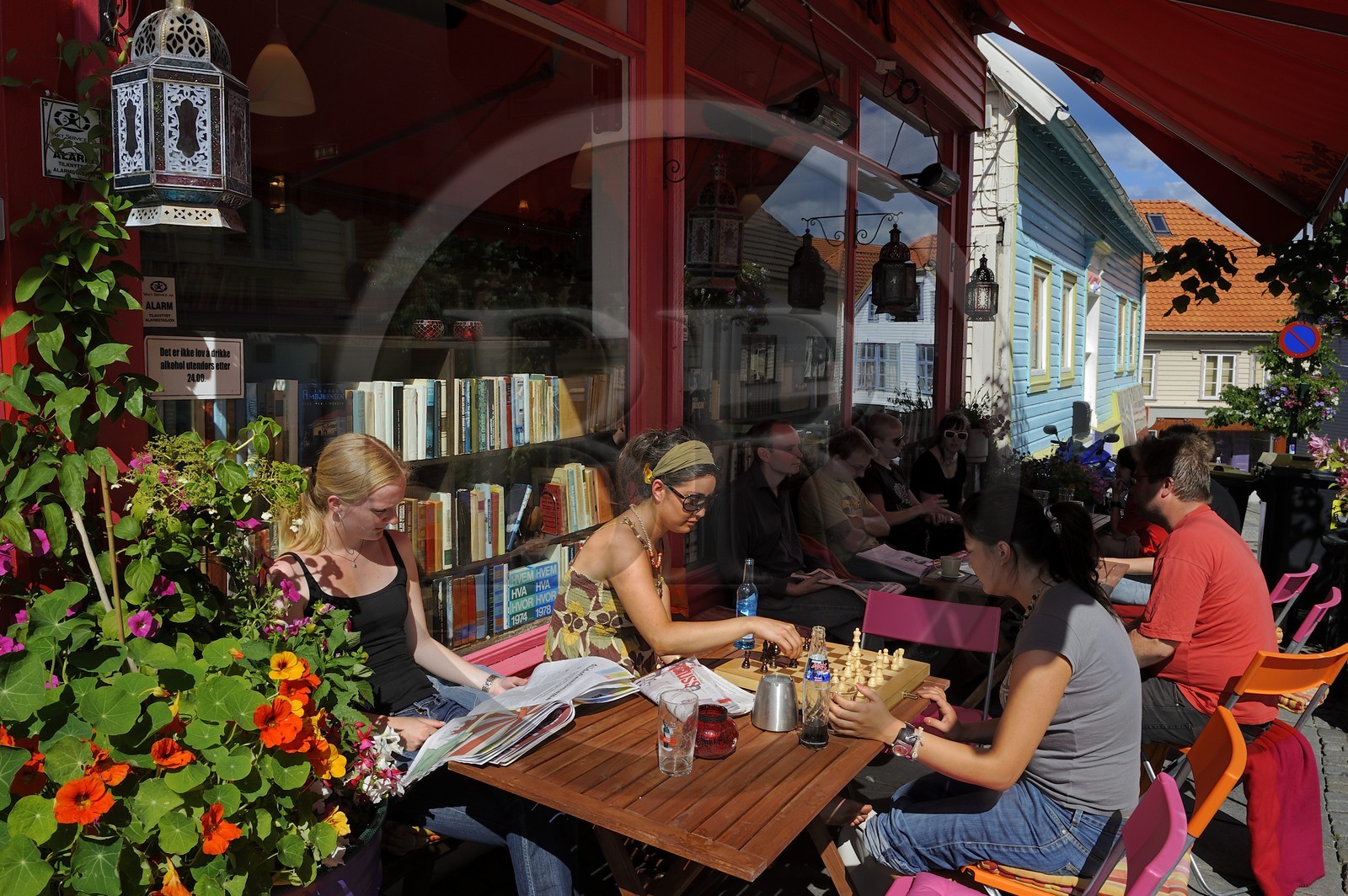 Norvège, Rogaland, Stavanger, le café Boker & Borst (Books&Booze) dans la rue Holmegate