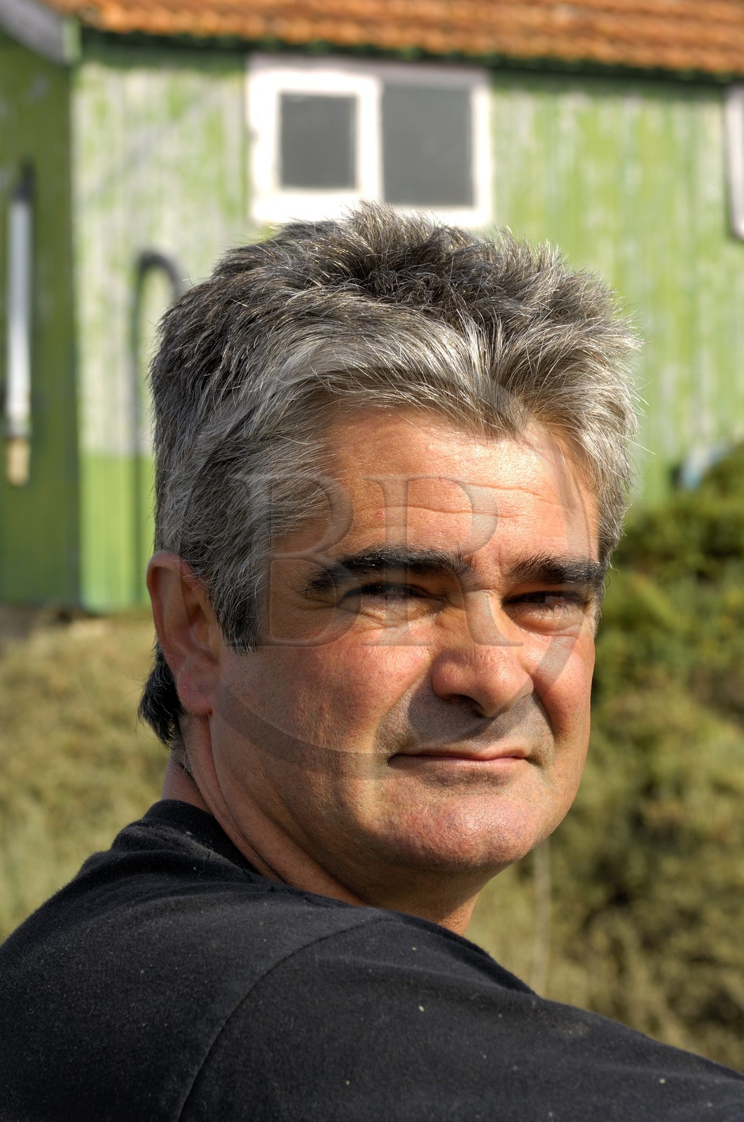 France, Charente-Maritime (17), Ile d'Oléron, le chenal d'Ors, port ostréicole, l'ostéiculteur Christophe Paulais