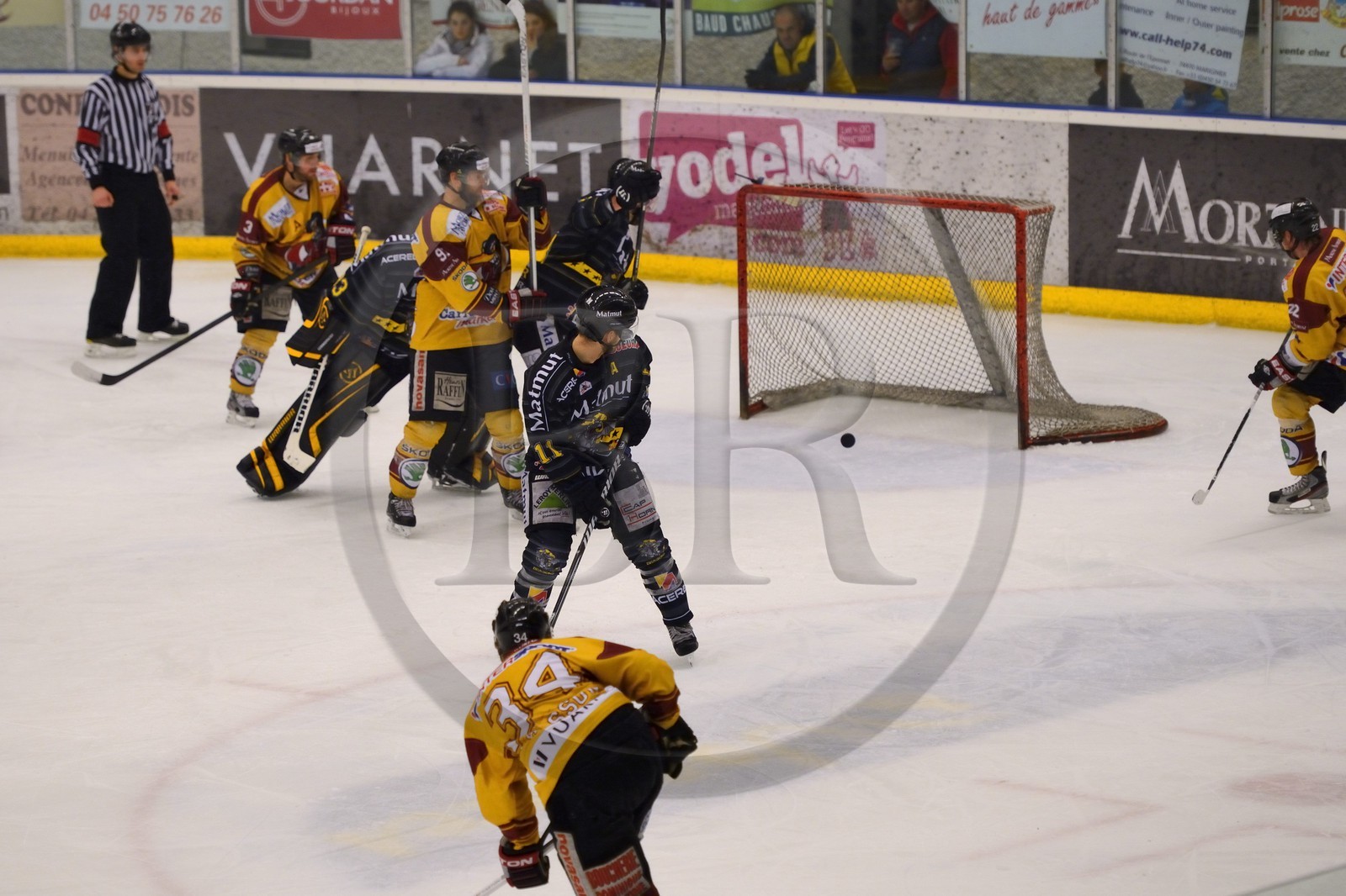 France, Haute-Savoie (74), Morzine, match de hockey sur glace du Hockey Club Morzine-Avoriaz appelé les Pingouins