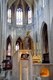 France, Cantal (15), Saint-Flour, cathédrale Saint-Pierre, le mobilier liturgique a été réalisé par l'orfèvre et sculpteur géorgien Goudji