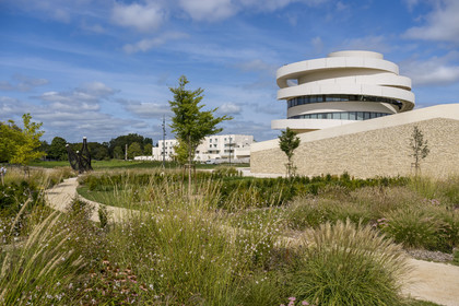 France, Côte-d'Or (21), les climats de Bourgogne classés Patrimoine Mondial de l'UNESCO, Beaune, la Cité des vins et climats de Bourgogne de l’agence Siz’-ix avec l’architecte Emmanuelle Andreani
