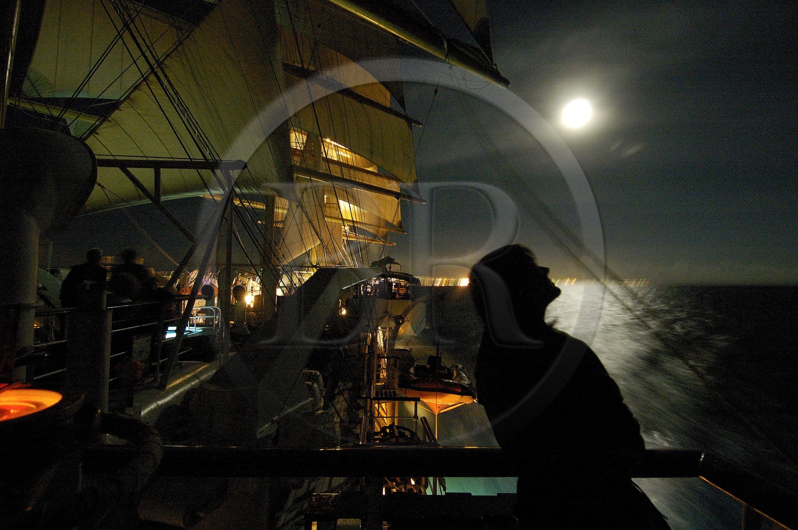 Caraïbes, le SPV Royal Clipper lève les voiles au clair de lune