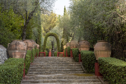 France, Alpes-Maritimes (06), Menton, Domaine des Colombieres, une des nombreuses petites structures qui habitent le parc conçu et créé par Ferdinand Bac
