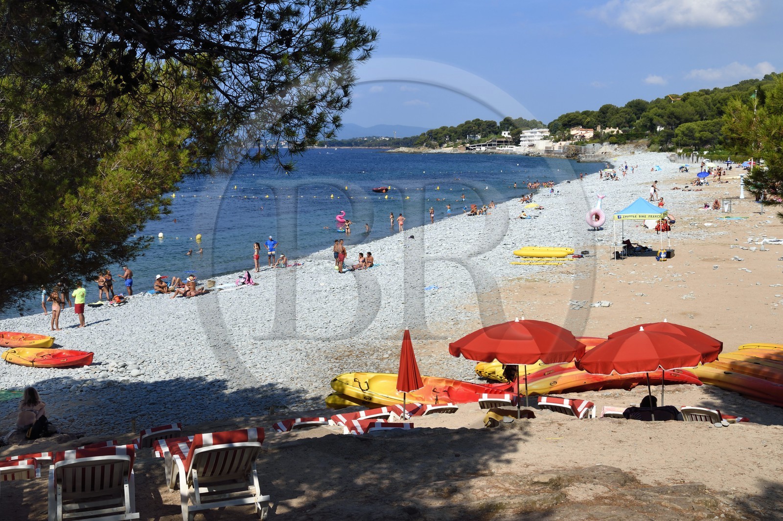 France, Var (83), Agay commune de Saint-Raphaël, massif de l'Estérel, la Corniche d'Or, plage du débarquement de Provence le 15 aout 1944 au cap du Dramont