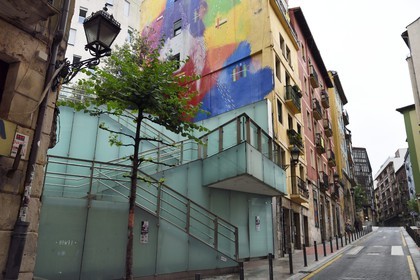 Espagne, Pays basque espagnol, Biscaye, Bilbao la Vieja (Bilbi), graffiti oeuvre de Sergio Hidalgo Paredes alias Sixe Paredes