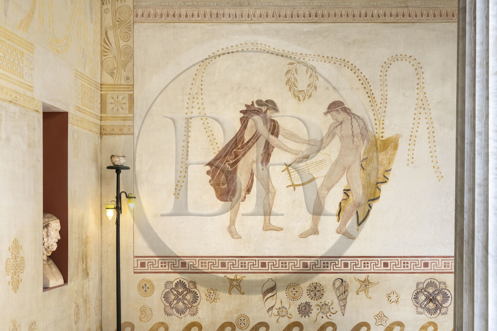 France, Alpes-Maritimes (06),  France, Alpes Maritimes (06), Beaulieu sur Mer, villa Kerylos de style neo-grec construite en 1908 par architecte Emmanuel Pontremoli, peinture murale du péristyle, la dispute de la lyre entre Apollon et Hermès