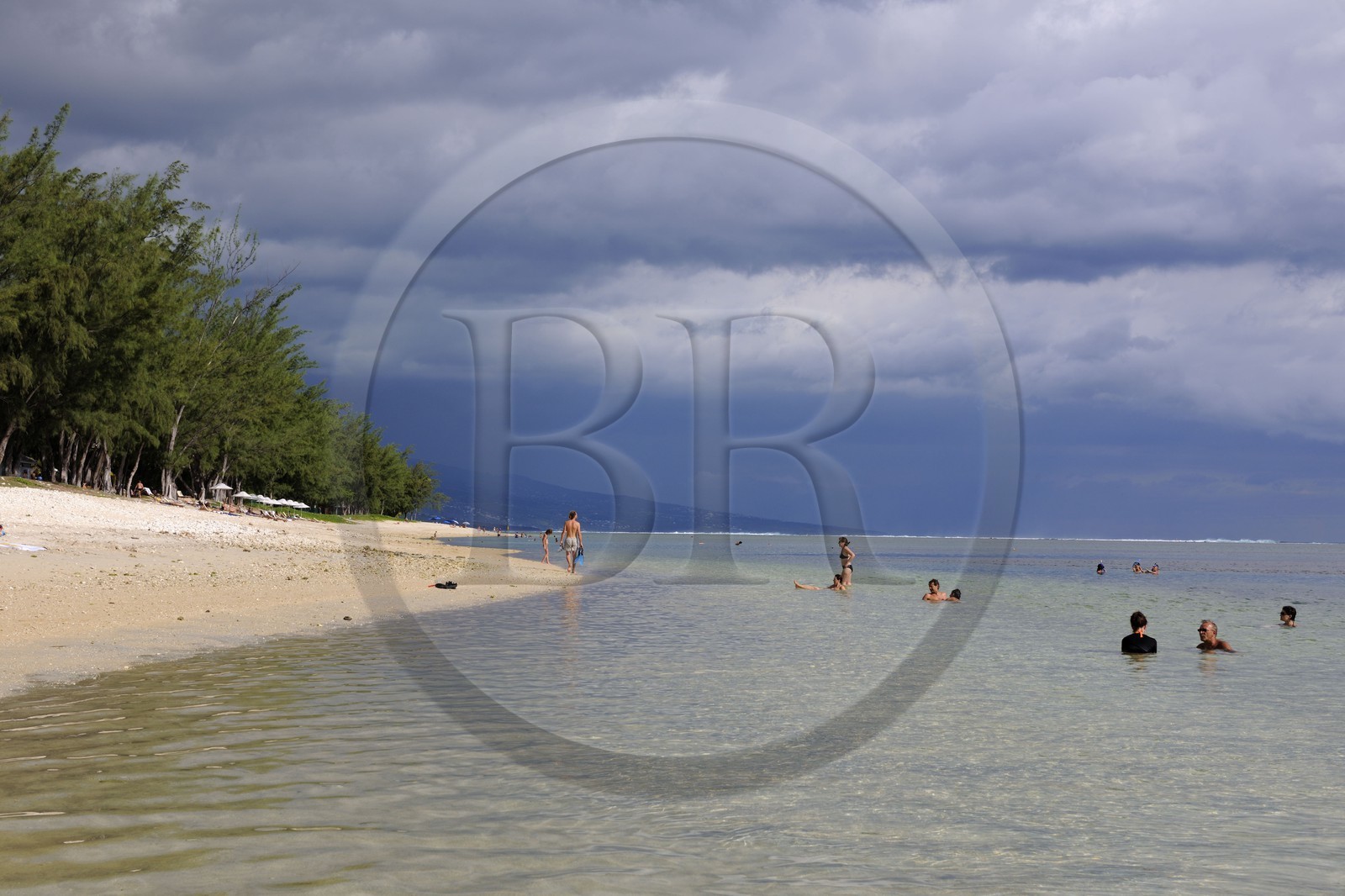 France, île de la Réunion, Saint-Paul, la plage du lagon de la Saline-les-Bains