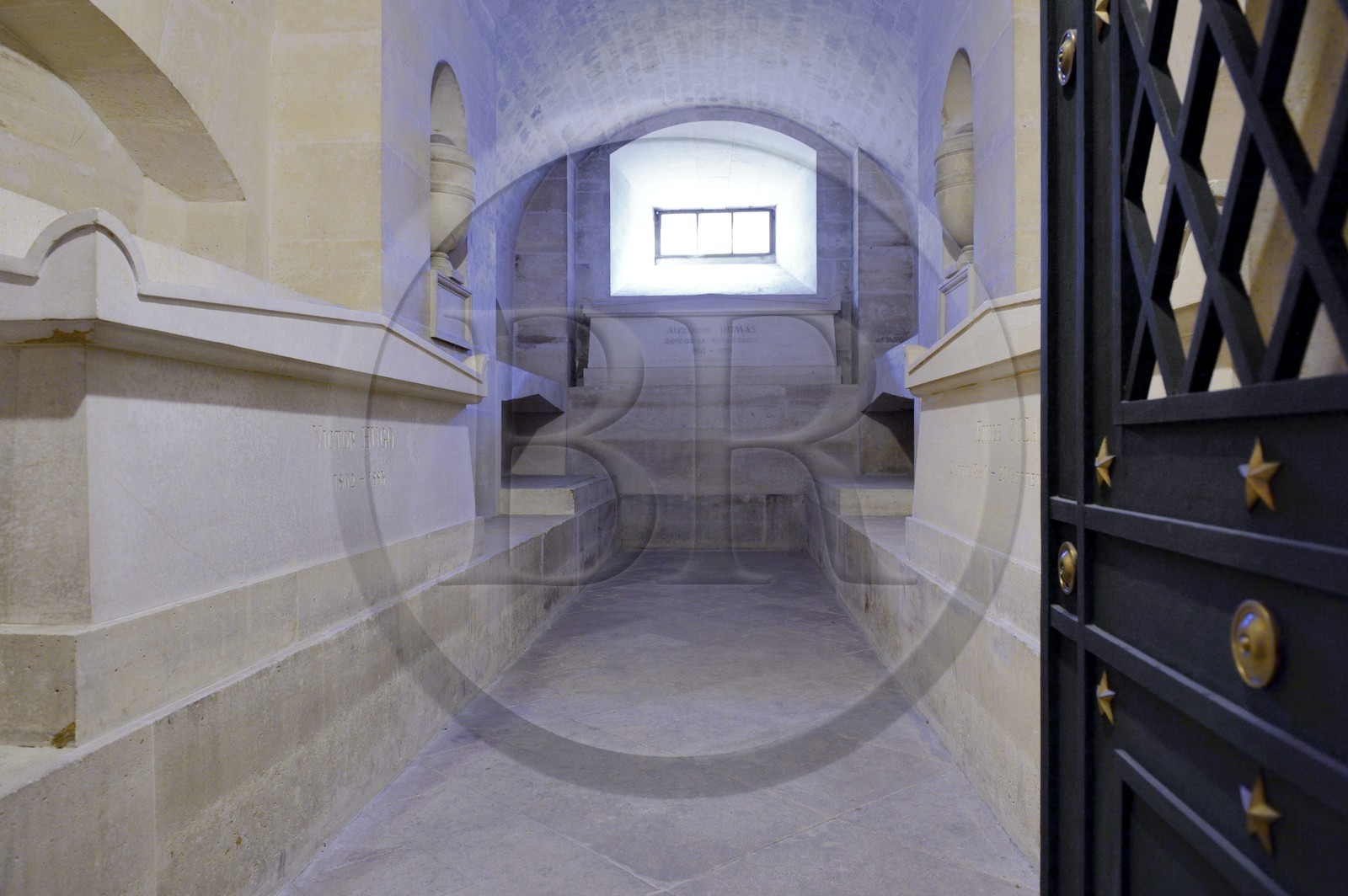 France, Paris (75), le Panthéon, la crypte, caveau reunissant les tombeaux de Victor Hugo, Alexandre Dumas et Emile Zola