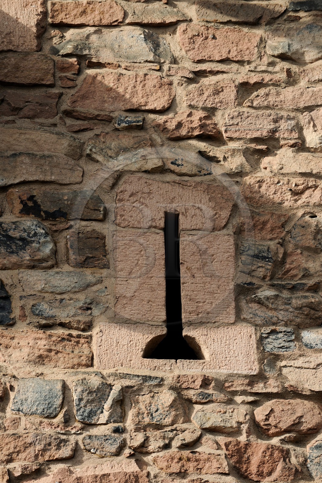France, Bas-Rhin (67), le château du Haut-Koenigsbourg, façade extérieur du Grand Bastion, meurtrière