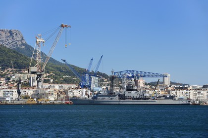 France, Var (83), Toulon, le port militaire (Arsenal), La Cassard est une frégate antiaérienne