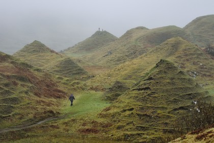 Royaume-Uni, Ecosse, région des Highlands, les Hébrides, Ile de Skye, Uig, le Fairy Glen (vallée féérique) du côté ouest de Trotternish à Balnacnoc