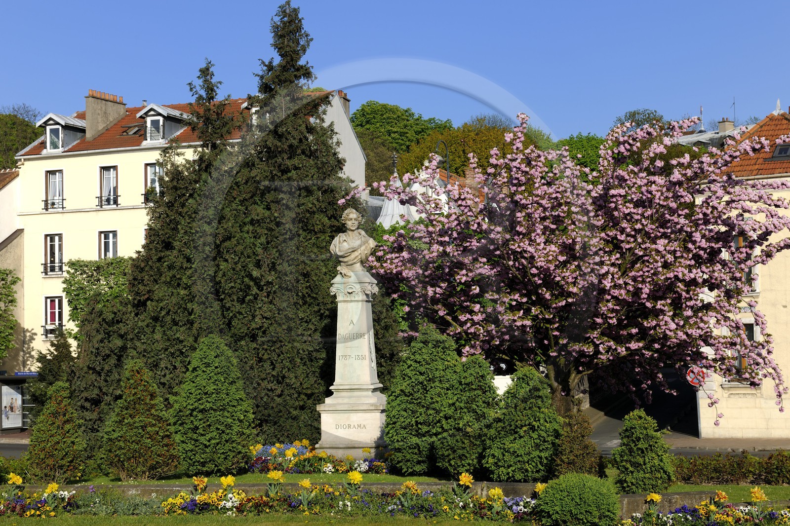 France, Val-de-Marne (94), Bry-sur-Marne, monument à Louis Daguerre (1787-1851) considéré comme un des inventeurs de la photographie et connu pour l'invention du daguerréotype, il a vécu les 12 dernières années de sa vie à Bry-sur-Marne