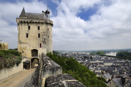 France, Indre et Loire (37), Vallée de la Loire classée Patrimoine Mondial de l' UNESCO, Chinon, le château, la Tour de l'Horloge (musée Jeanne d'Arc)