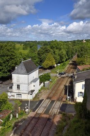France, Charente-Maritime (17), Saintonge, Taillebourg, passage à niveau double