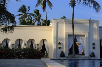Tanzanie, archipel de Zanzibar, île de Unguja (Zanzibar), côte Sud-Est, Bwejuu, le luxueux Baraza Resort & Spa, un des restaurants
