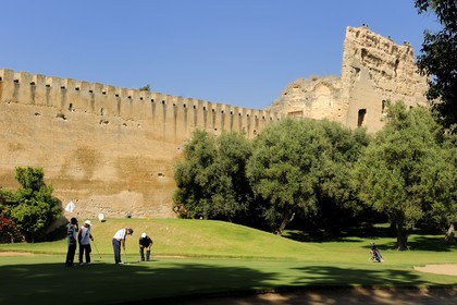 Maroc, Meknès, ville impériale, médina classée Patrimoine Mondial de l' UNESCO, le golf Royal dans les anciens jardins du palais