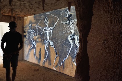 France, Var (83), Iles d'Hyères, parc national de Port Cros, Ile de Porquerolles, la Fondation Carmignac, l'exposition Ressac oeuvre de Miquel Barcelo métamorphose toute la galerie voutée de la Villa