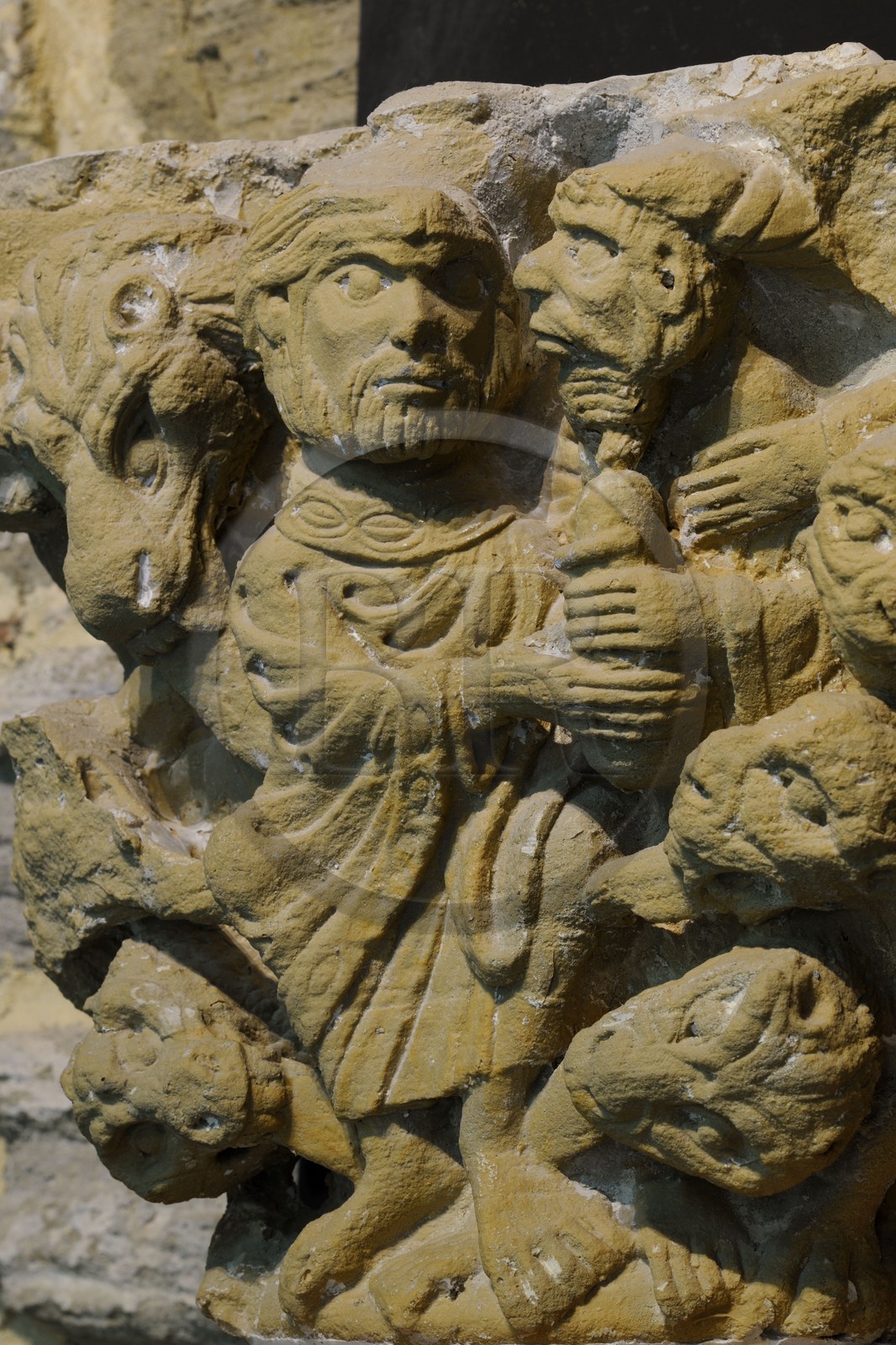 France, Aude (11), abbaye de Saint-Papoul, chapiteau attribué au maître  de Cabestany (reproduction)