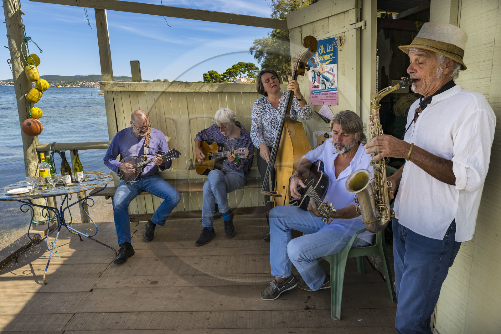 France, Herault, Sete, Pointe du Barrou on the banks of the Etang de Thau, the music group Au Bois de mon cœur which reinterprets the songs of Georges Brassens, it is led by the Sète fisherman Jean-Louis Lambert on vocals and guitar, Georges Cabaret on solo guitar, Guy Blanc dit Guet on alto sax, Denis Benito on bluegrass mandolin and Tatiana on double bass