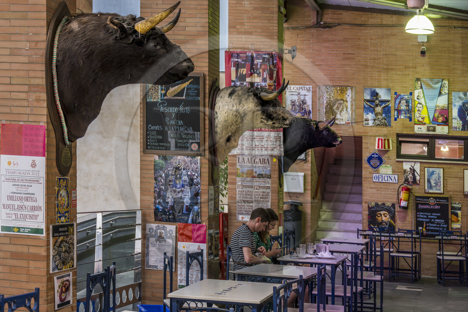 Espagne, Andalousie, Séville, quartier de Triana, bar à tapas